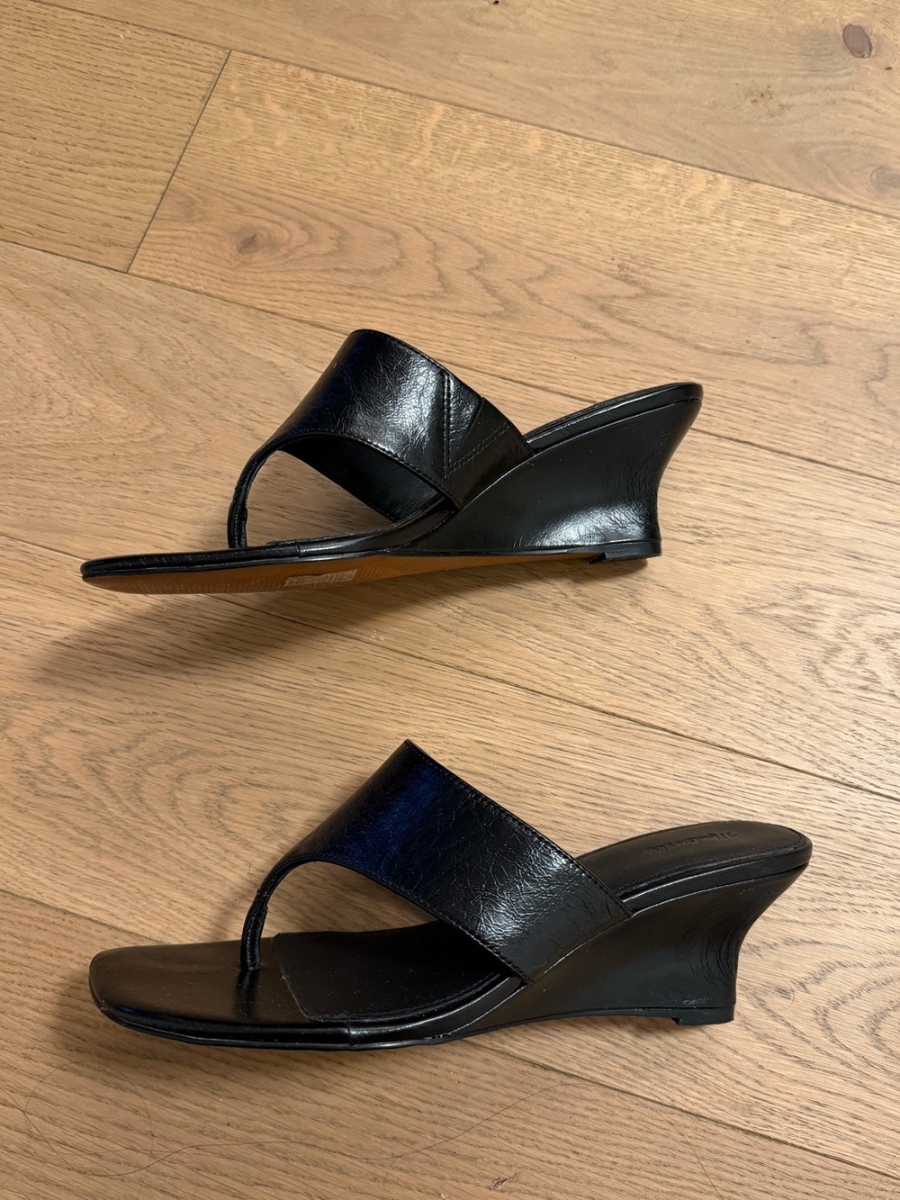 Madewell The Deanna Thong Wedge Sandal (Women) in Black - Picture 2 of 4